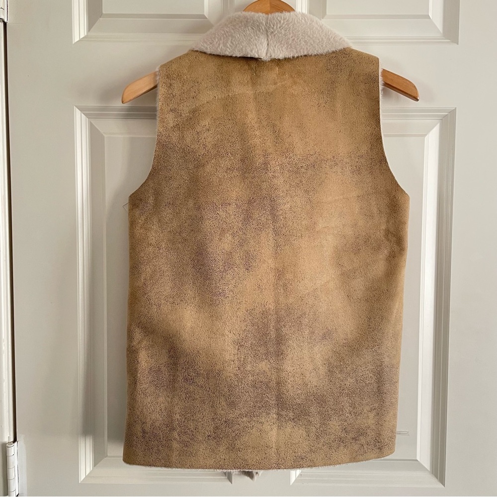 Ecote Urban Outfitters Brown and Cream Faux Shearling Vest - Picture 4 of 12